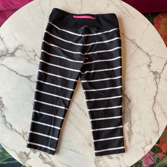 MPG Black and White striped capri leggings SZ Small - Picture 5 of 7